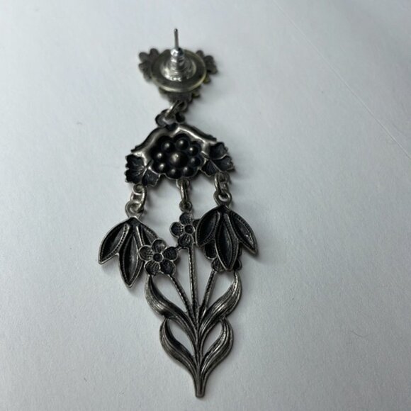 Floral‎ Dangly Earrings - Picture 4 of 5